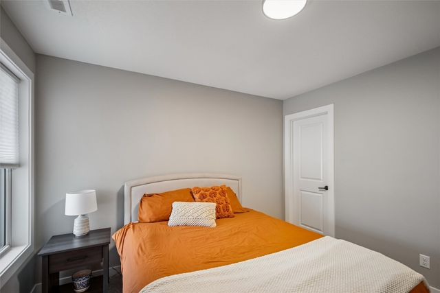 15304 Bellflower Lane, Urbandale, IA 50323