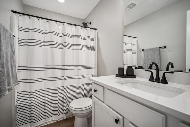 15304 Bellflower Lane, Urbandale, IA 50323