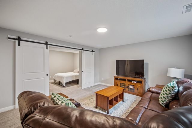 15304 Bellflower Lane, Urbandale, IA 50323