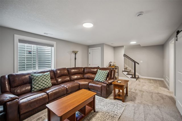 15304 Bellflower Lane, Urbandale, IA 50323