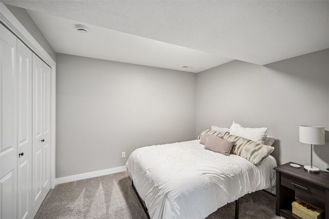 15304 Bellflower Lane, Urbandale, IA 50323