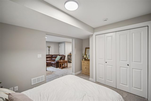 15304 Bellflower Lane, Urbandale, IA 50323