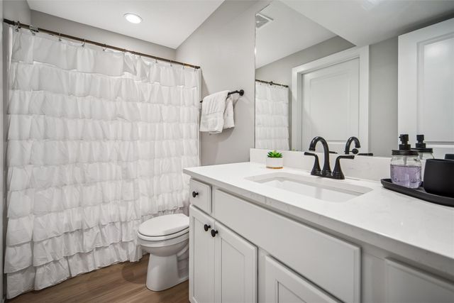 15304 Bellflower Lane, Urbandale, IA 50323