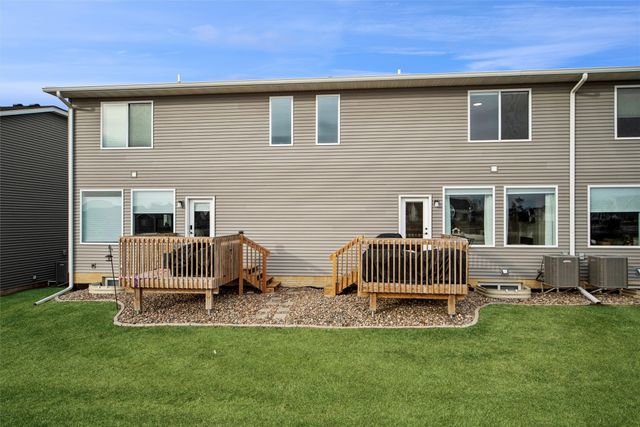 15304 Bellflower Lane, Urbandale, IA 50323