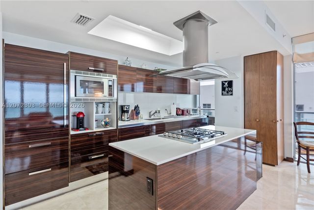 3737 Collins Ave S-701, Miami Beach, FL 33140