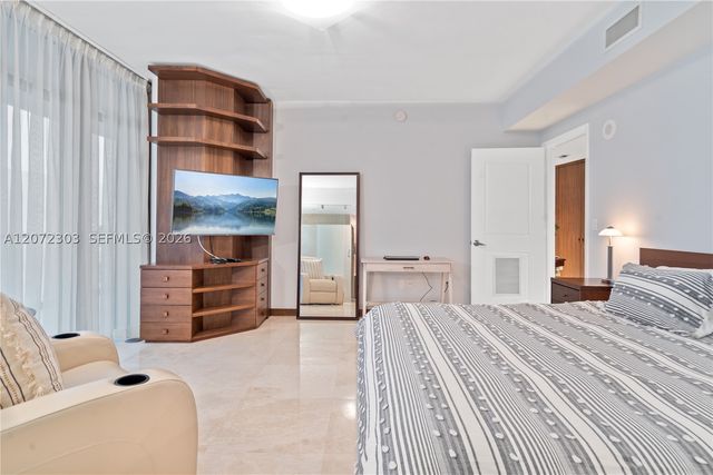 3737 Collins Ave S-701, Miami Beach, FL 33140