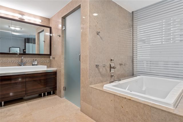 3737 Collins Ave S-701, Miami Beach, FL 33140
