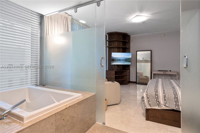3737 Collins Ave S-701, Miami Beach, FL 33140