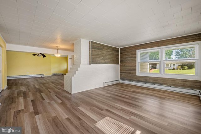47 GLENWOOD LN, Levittown, PA 19055