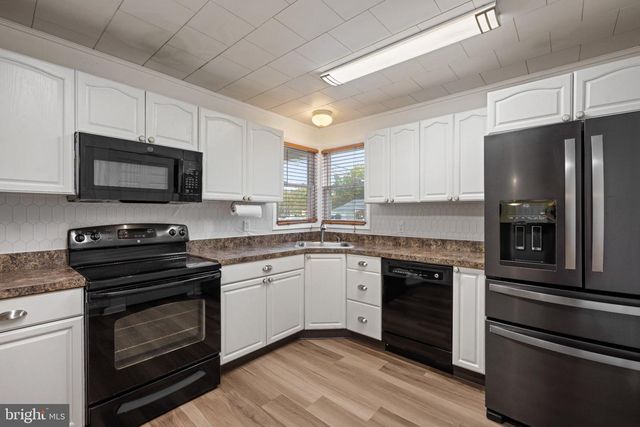 47 GLENWOOD LN, Levittown, PA 19055