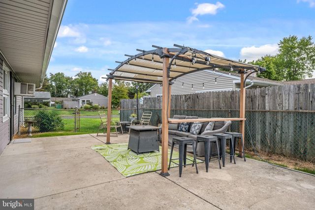 47 GLENWOOD LN, Levittown, PA 19055