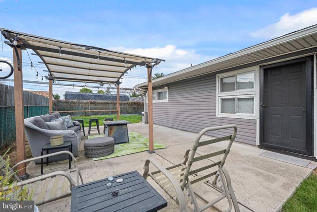 47 GLENWOOD LN, Levittown, PA 19055