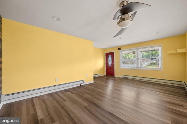 47 GLENWOOD LN, Levittown, PA 19055