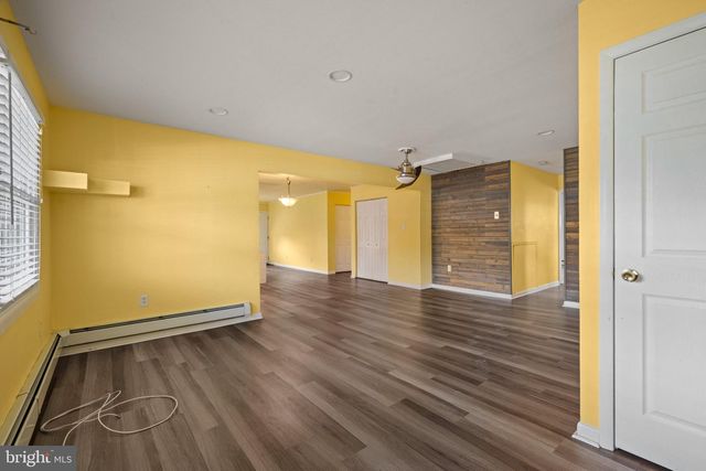 47 GLENWOOD LN, Levittown, PA 19055