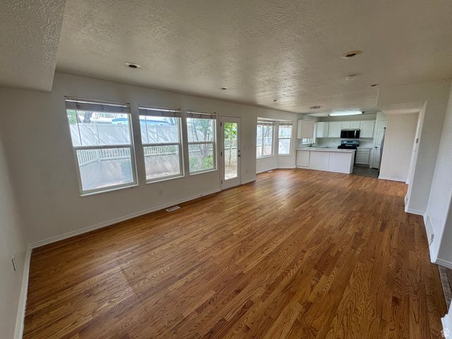 3750 SUFFOLK CIR, West Valley City, UT 84119