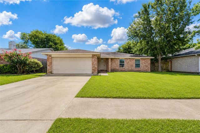 9915 Towne Tower Lane, Sugar Land, TX 77498