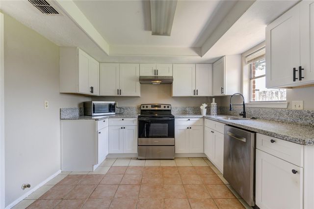 9915 Towne Tower Lane, Sugar Land, TX 77498