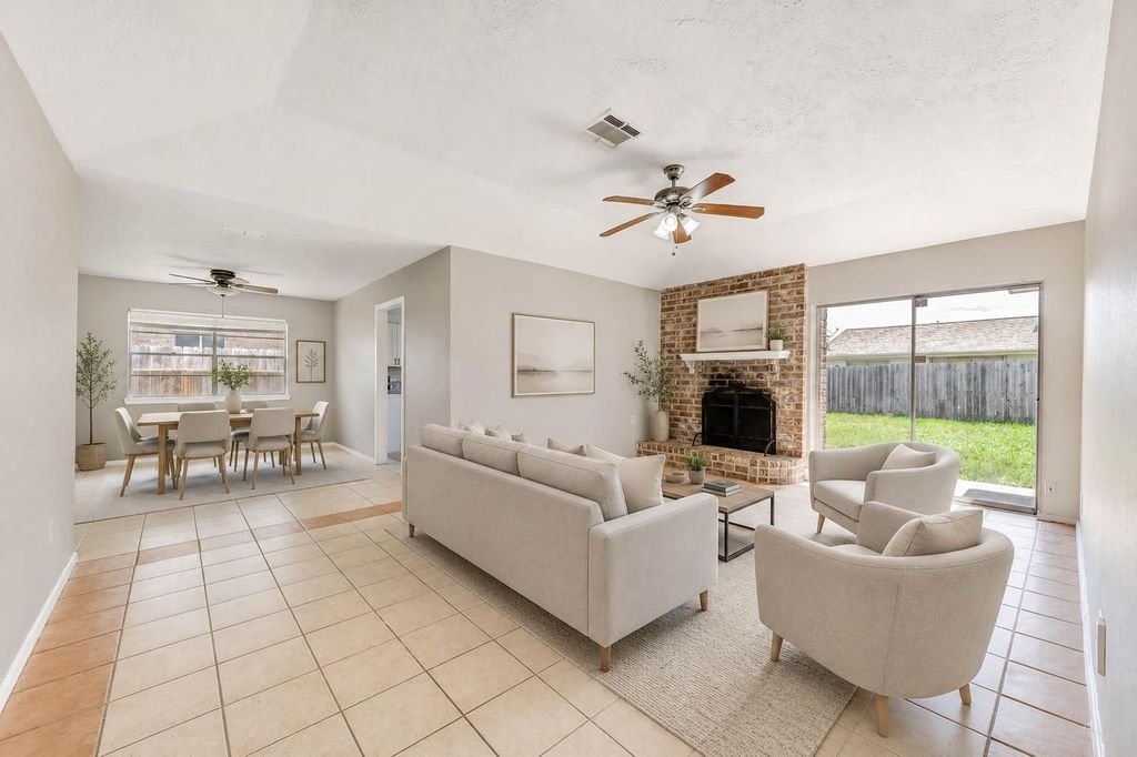9915 Towne Tower Lane, Sugar Land, TX 77498