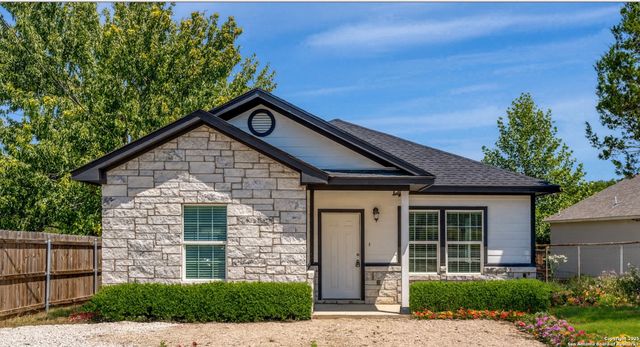 1032 Blueridge Dr, Canyon Lake, TX 78133