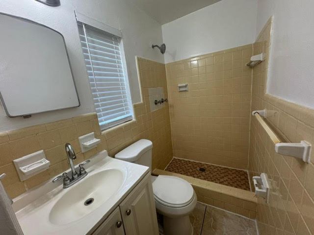 316 NE 3rd St 2, Hallandale Beach, FL 33009