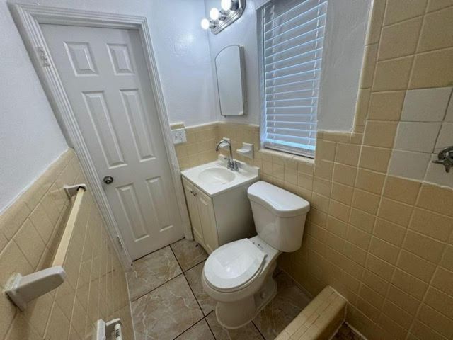 316 NE 3rd St 2, Hallandale Beach, FL 33009