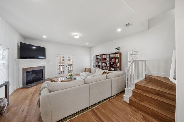 5734 Petty Street, Houston, TX 77007