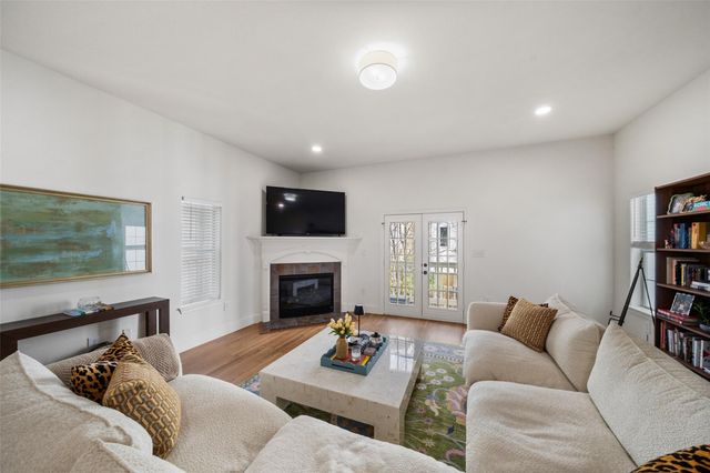 5734 Petty Street, Houston, TX 77007