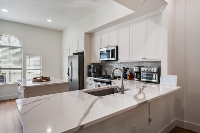 5734 Petty Street, Houston, TX 77007