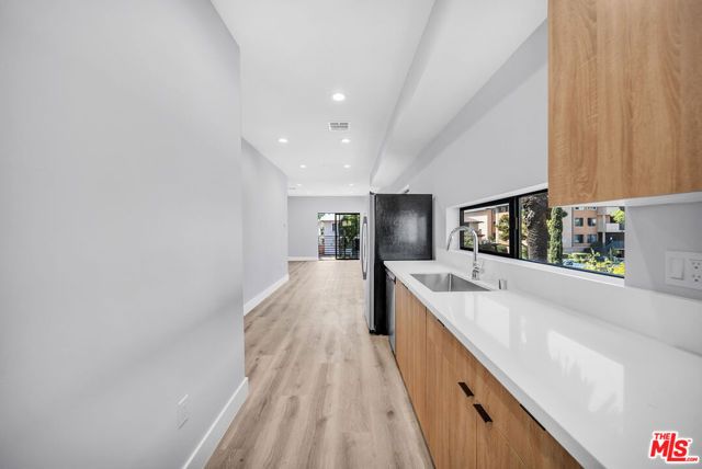 1218 Magnolia Avenue, Los Angeles, CA 90006