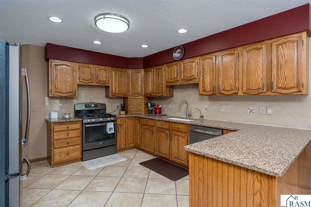 35 Taza Drive, Mankato, MN 56001