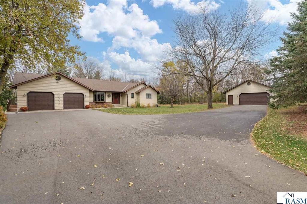 35 Taza Drive, Mankato, MN 56001