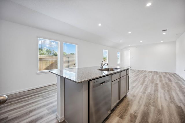 5112 Greengrass Willow Way, Houston, TX 77048