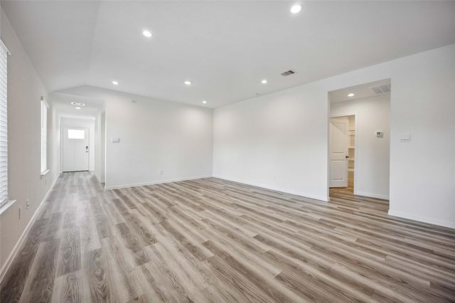 5112 Greengrass Willow Way, Houston, TX 77048
