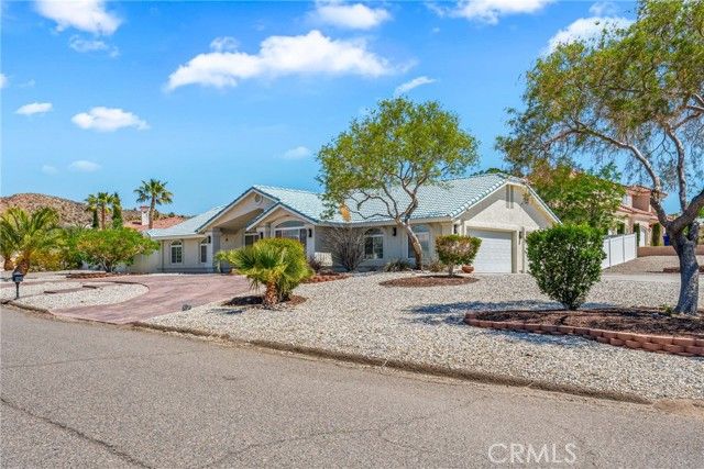 16501 Menahka Road, Apple Valley, CA 92307