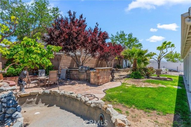 16501 Menahka Road, Apple Valley, CA 92307
