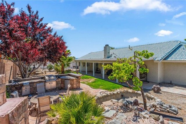 16501 Menahka Road, Apple Valley, CA 92307