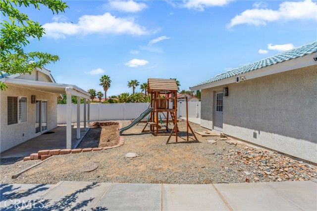 16501 Menahka Road, Apple Valley, CA 92307