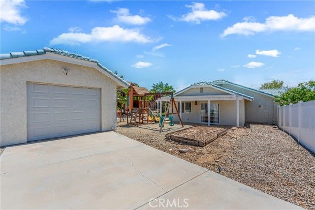 16501 Menahka Road, Apple Valley, CA 92307