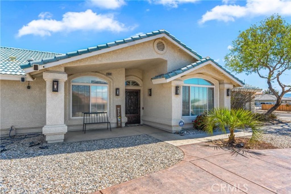 16501 Menahka Road, Apple Valley, CA 92307