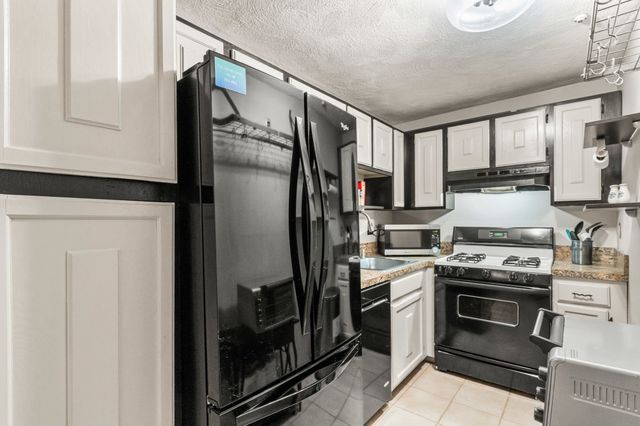 10 Karen Cir 14, Billerica, MA 01821