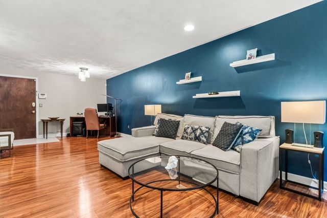 10 Karen Cir 14, Billerica, MA 01821