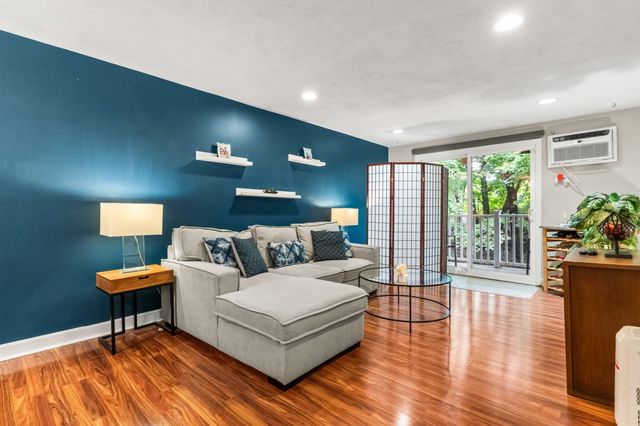10 Karen Cir 14, Billerica, MA 01821