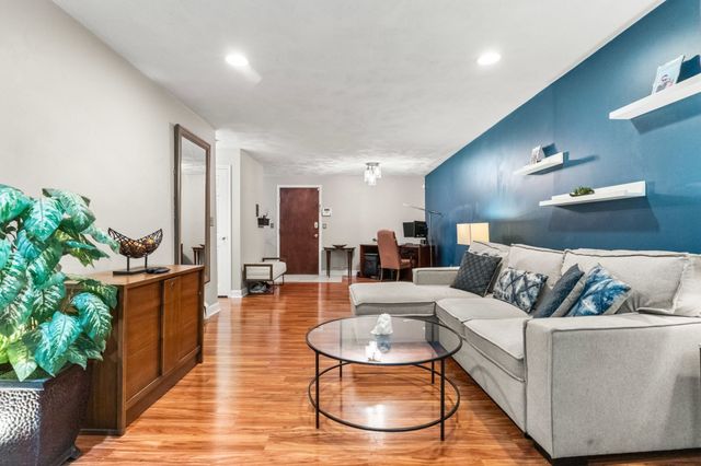 10 Karen Cir 14, Billerica, MA 01821