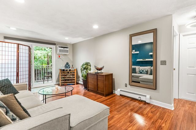10 Karen Cir 14, Billerica, MA 01821