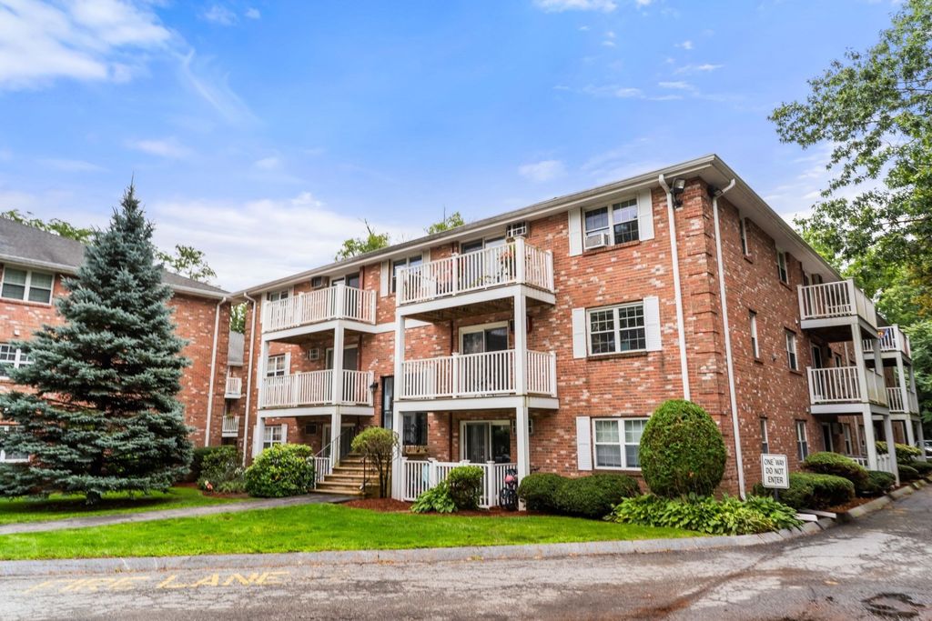 10 Karen Cir 14, Billerica, MA 01821