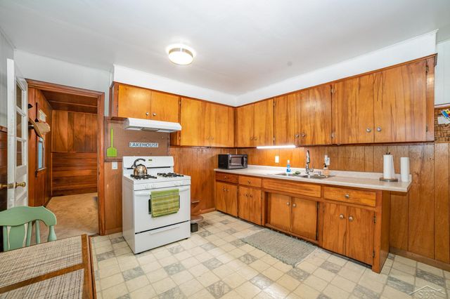 441 Hillcrest Drive, Lake, MI 48632