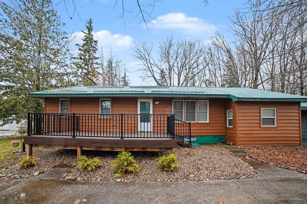 441 Hillcrest Drive, Lake, MI 48632