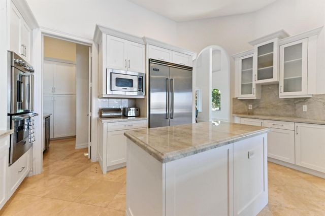 200 N Lake Drive, Lantana, FL 33462