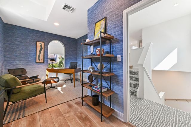 200 N Lake Drive, Lantana, FL 33462