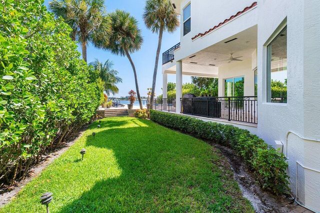 200 N Lake Drive, Lantana, FL 33462